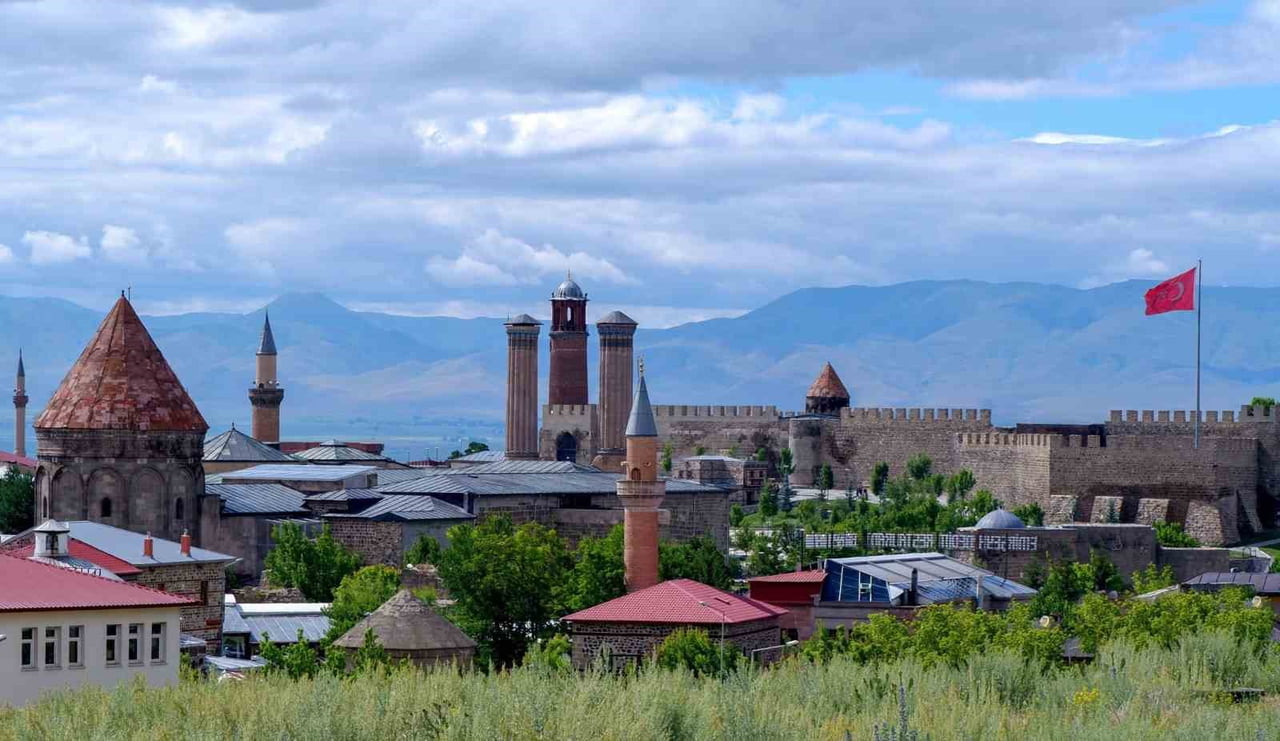 ERZURUM TİCARET VE SANAYİ ODASI’NA BAĞLI KADIN GİRİŞİMCİLER ARASINDA  YAPILAN VE ERZİNCAN BİNALİ...