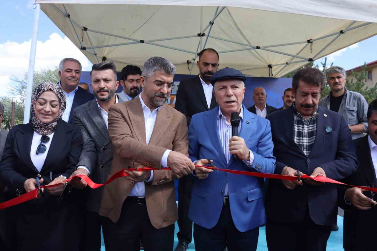 ERZURUM’UN KARAYAZI İLÇESİNDE BÜYÜKŞEHİR BELEDİYESİ TARAFINDAN YAPIMI TAMAMLANAN KÖY YOLLARI...