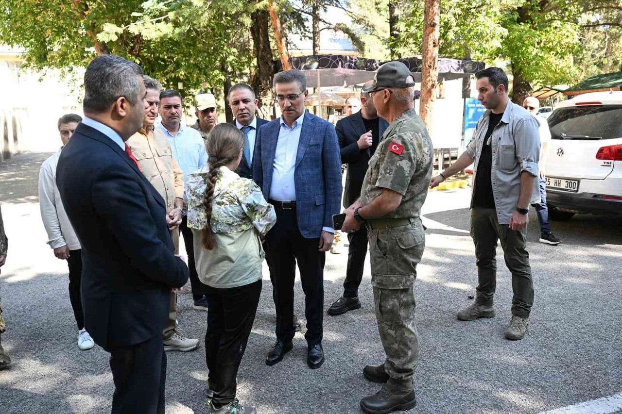 ERZURUM VALİSİ AYDIN BARUŞ, ERZURUM LİSESİ’NE DEVREDİLEN ESKİ MAREŞAL ÇAKMAK HASTANESİ BİNASI...