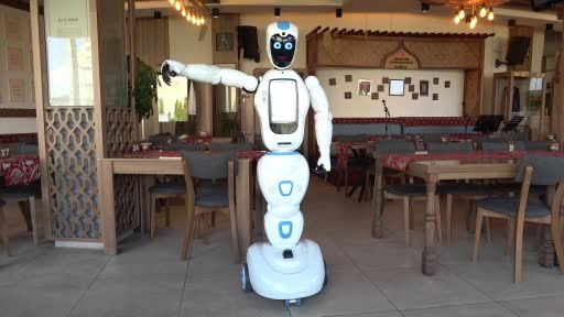 Erzurumlular robot Şukufe'yi çok sevdi: "Ağzı olsa cağ kebabı yiyecek"
