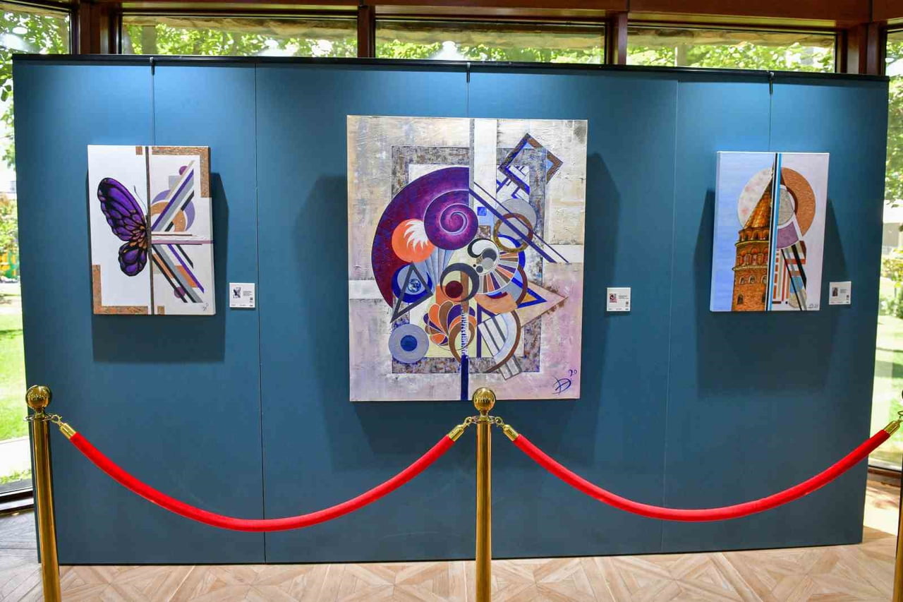 ESENYURT’UN YENİ SANAT DURAKLARINDAN ESENYURT SANAT MERKEZİ, ÜNLÜ RESSAM BURCU ARACI’NIN "İZLER VE...