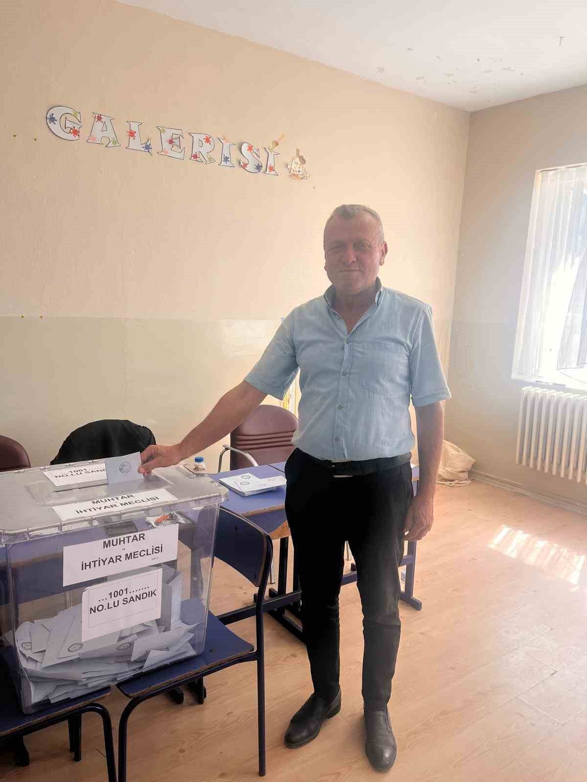 ESKİ MUHTAR YENİDEN MUHTAR SEÇİLDİ
