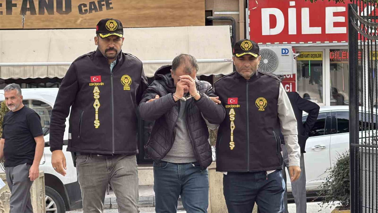 ESKİŞEHİR'DE, 2017 YILINDAN BU YANA CEZAEVİ FİRARİSİ OLARAK ARANAN VE HAKKINDA 25 YIL KESİNLEŞMİŞ...
