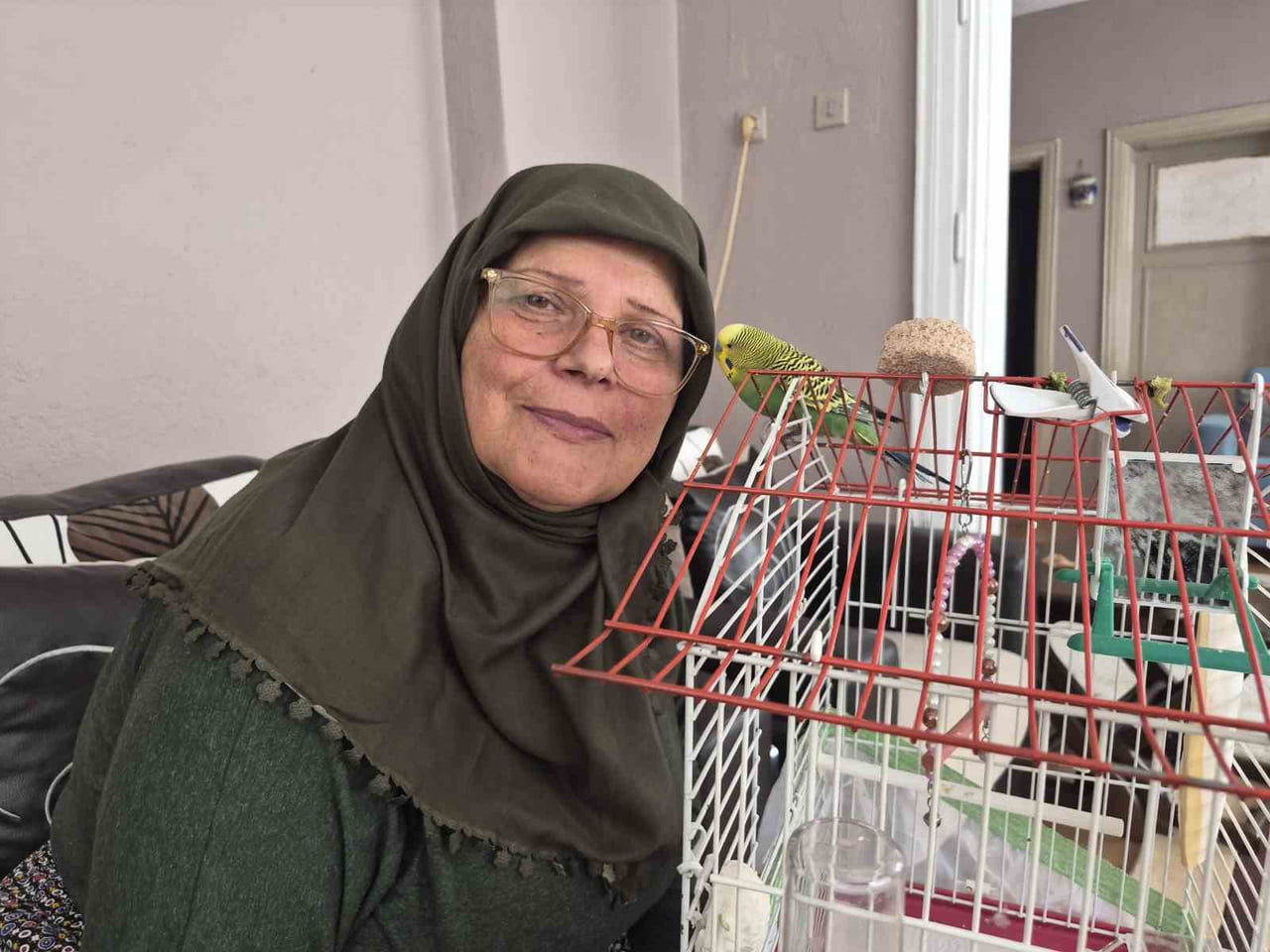 ESKİŞEHİR'DE 67 YAŞINDAKİ FATMA GÜL ÜSTFİDAN, ÖLMEK ÜZEREYKEN SAHİPLENDİĞİ 'FISTIK' İSİMLİ...