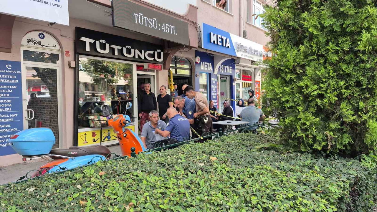 ESKİŞEHİR'DE 7'NCİ KATTAKİ EVİNDEN ÇIKTIĞI ÖĞRENİLEN 81 YAŞINDAKİ İHSAN D., BİNANIN MERDİVEN...