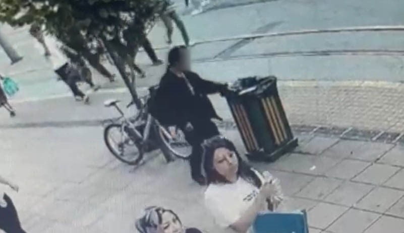 ESKİŞEHİR'DE ÇALIŞTIĞI İŞ YERİNİN ÖNÜNDE MOLAYA ÇIKAN ELİF SÖNMEZ'İN ÇÖP KUTUSUNUN ÜZERİNE...