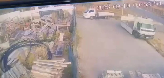 ESKİŞEHİR'DE EL FRENİNİ ÇEKMEDİĞİ KAMYONETİN ALTINDA KALAN SÜRÜCÜNÜN HAYATINI KAYBETTİĞİ FECİ KAZA...