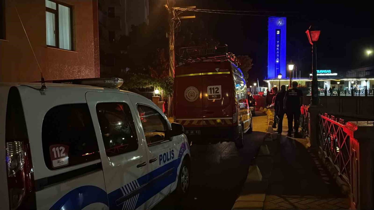 ESKİŞEHİR'DE GECE GEÇ SAATLERDE "SU DA BOĞULAN VATANDAŞ VAR" İHBARI ÜZERİNE HAREKETE GEÇEN ÇOK...