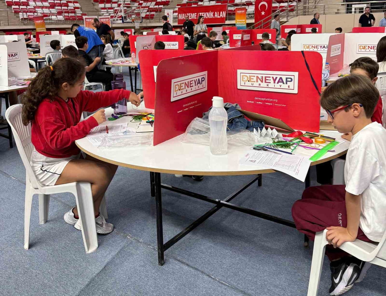 ESKİŞEHİR'DE GENÇLERİN TEKNOLOJİ VE İNOVASYON ALANINDA GELİŞİMLERİNİ DESTEKLEMEK AMACIYLA DENEYAP...