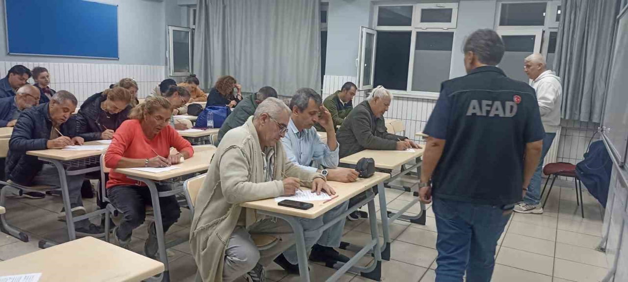 ESKİŞEHİR AFET VE ACİL DURUM YÖNETİMİ İL MÜDÜRLÜĞÜ (AFAD) EKİPLERİNCE MAHALLE BAZLI AFET EĞİTİMİ...