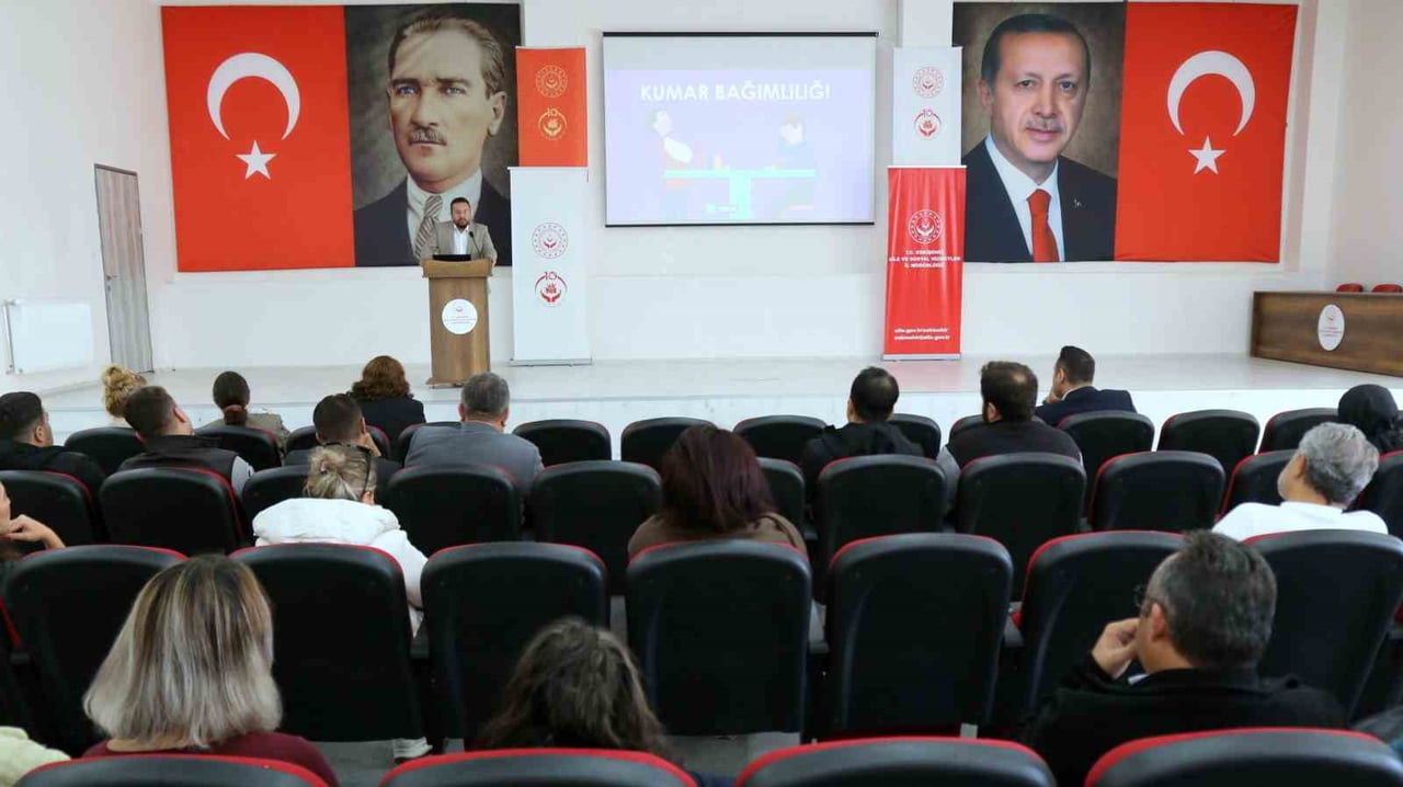 ESKİŞEHİR AİLE VE SOSYAL HİZMETLER İL MÜDÜRLÜĞÜ PERSONELİNE YÖNELİK 'KUMAR BAĞIMLILIĞI' EĞİTİMİ...