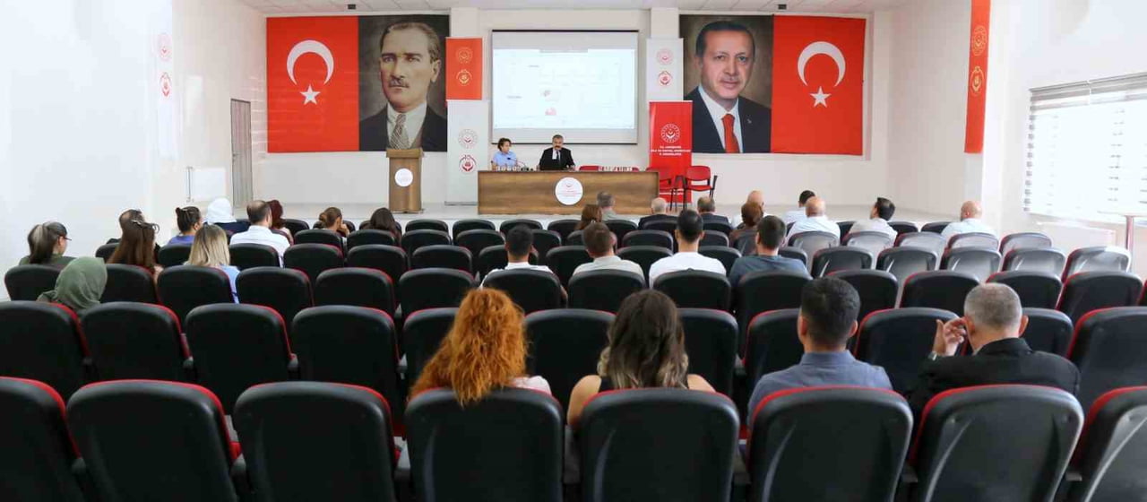 ESKİŞEHİR AİLE VE SOSYAL HİZMETLER İL MÜDÜRÜ ORHAN BAYRAK BAŞKANLIĞINDA, SOSYAL HİZMETLERİN...
