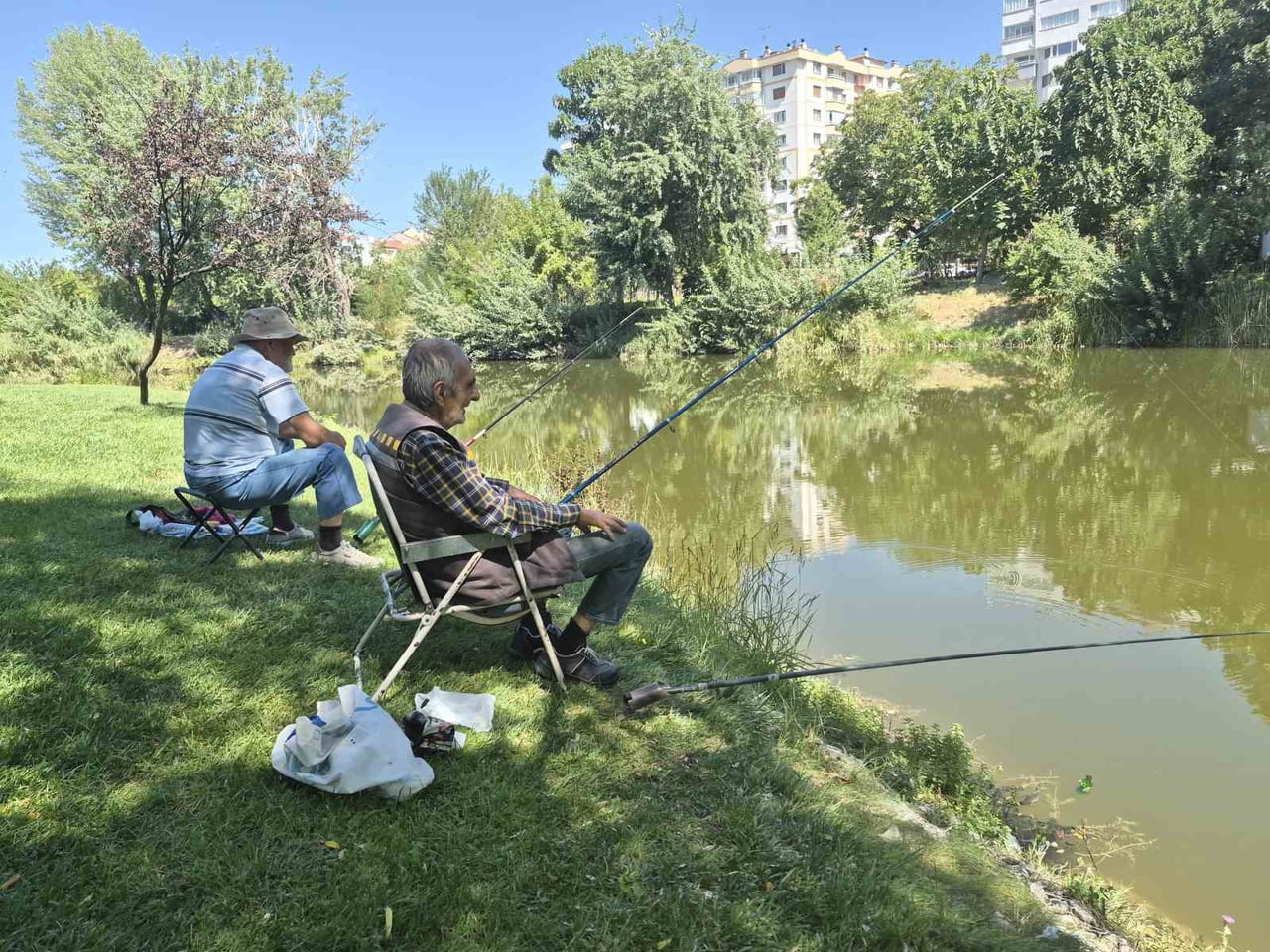 ESKİŞEHİR’DE YAŞAYAN 76 YAŞINDAKİ HASAN YÖNLÜ, ÇOCUKLUK YILLARINDA BAŞLADIĞI OLTA BALIKÇILIĞI...