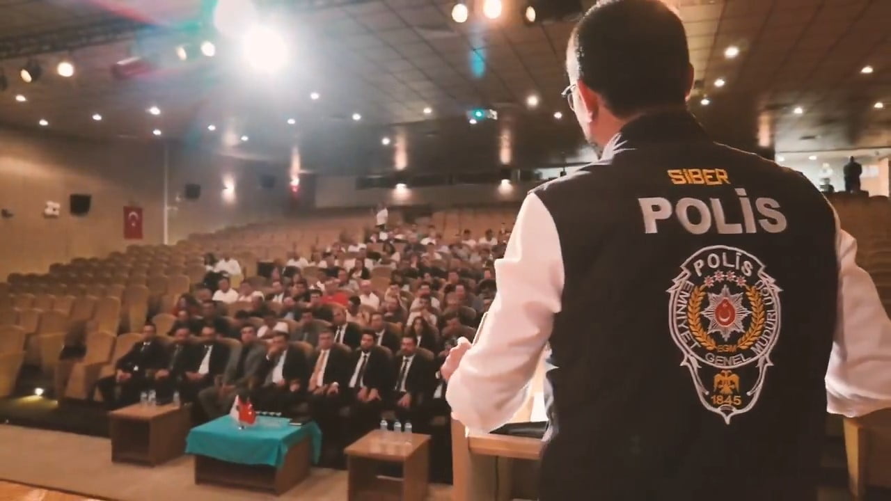 ESKİŞEHİR İL EMNİYET MÜDÜRLÜĞÜ TARAFINDAN DOLANDIRICILIK SUÇLARIYLA MÜCADELE ÇERÇEVESİNDE HAYATA...