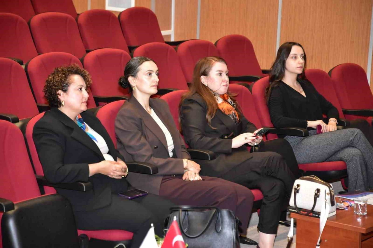 ESKİŞEHİR OSMANGAZİ ÜNİVERSİTESİ EĞİTİM FAKÜLTESİNDE ÖĞRENCİLERE YÖNELİK "KADINA YÖNELİK ŞİDDETLE...