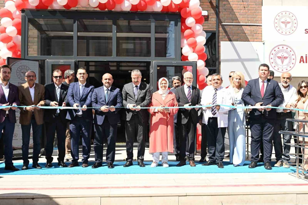 ESKİŞEHİR VALİSİ DR. ERDİNÇ YILMAZ, ŞEHRE KAZANDIRILAN ŞARHÖYÜK SAĞLIKLI HAYAT MERKEZİ, 10 BİRİMLİ...