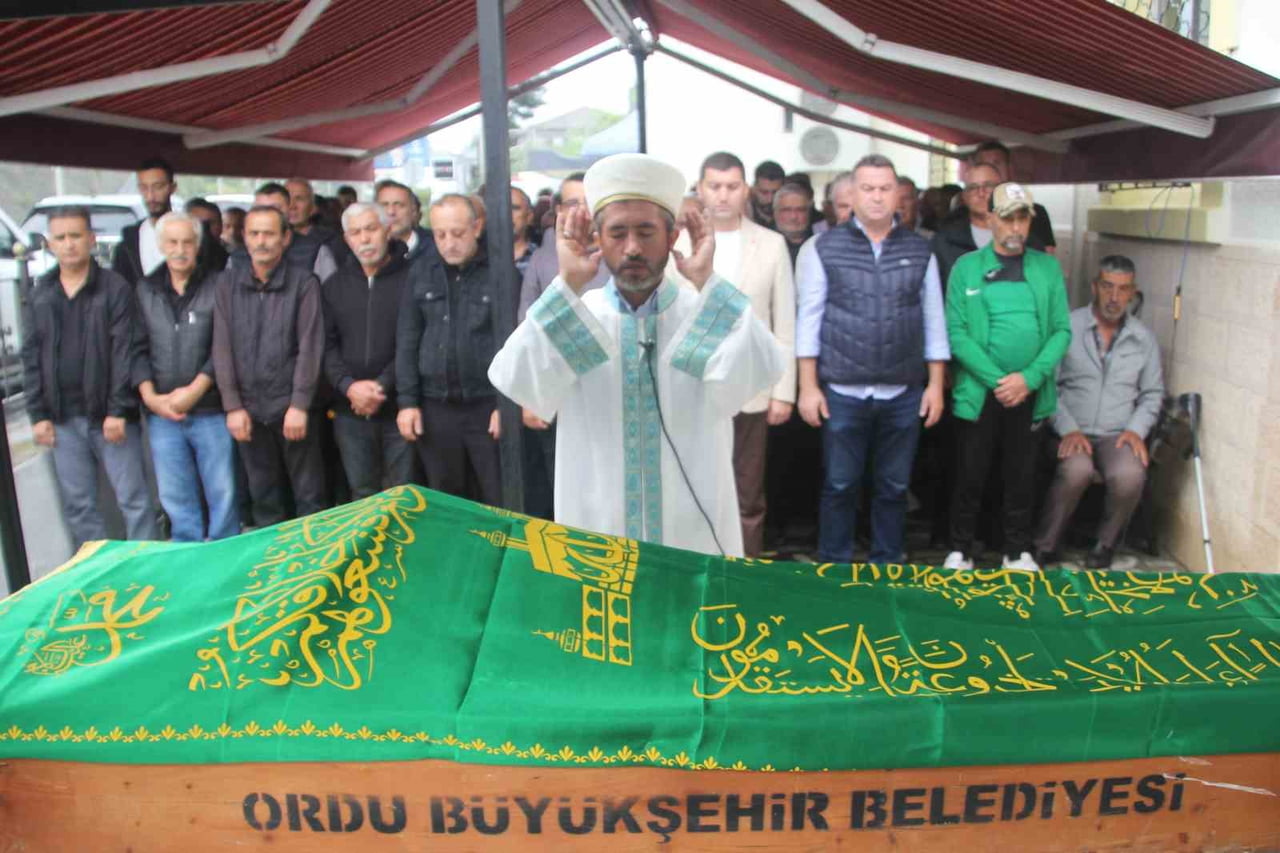 EVLİ VE 2 ÇOCUK BABASI OLDUĞU ÖĞRENİLEN ARSLAN, İKİNDİ NAMAZININ ARDINDAN KILINAN CENAZE NAMAZI...