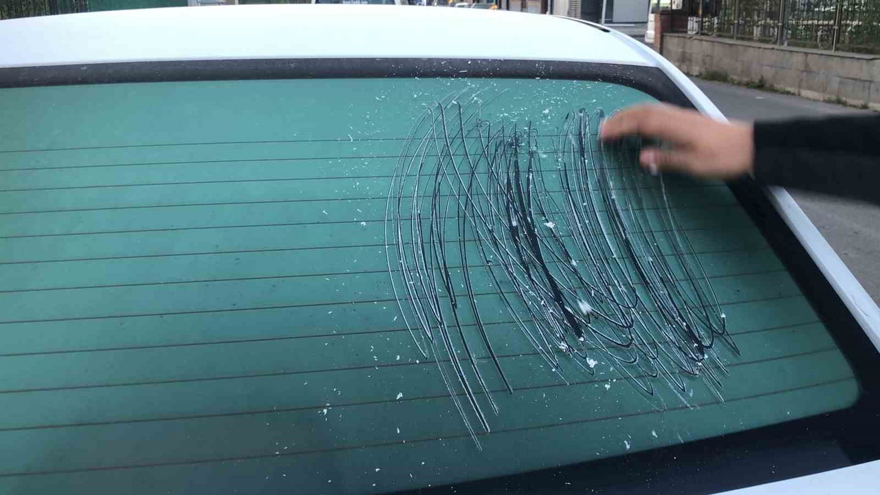 EYLÜL AYINDA KARS’TA KIŞ SÜRPRİZİ! TERMOMETRELER EKSİ 5’İ GÖRDÜ, ARAÇ CAMLARI BUZ...
