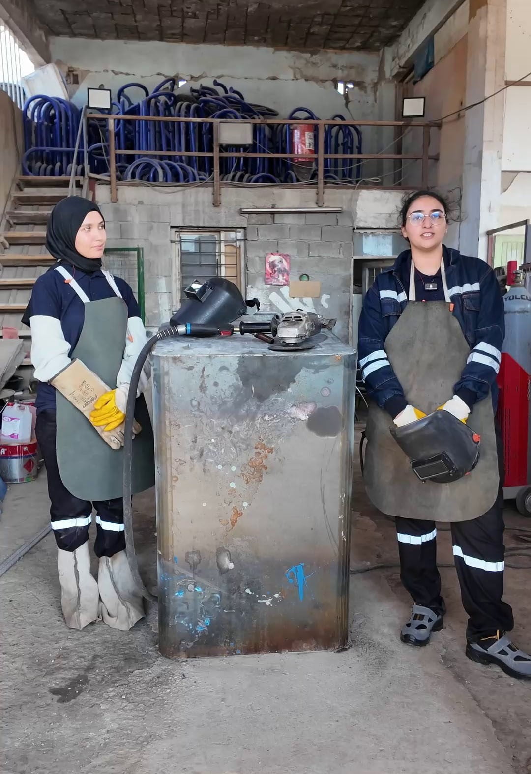 EYLÜL DENİZ (SAĞDA) VE RÜMEYSA KIRGIN (SOLDA)