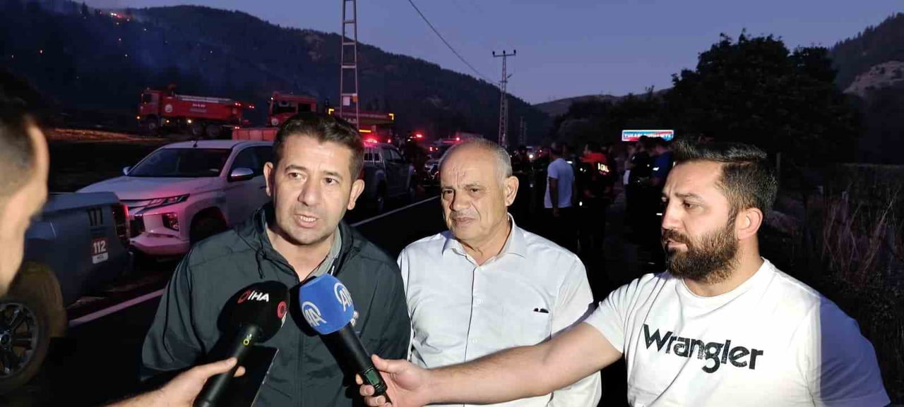 FEKE BELEDİYE BAŞKANI CÖMERT ÖZEN (SOLDAKİ) VE YAHYALI BELEDİYE BAŞKANI ESAT ÖZTÜRK...