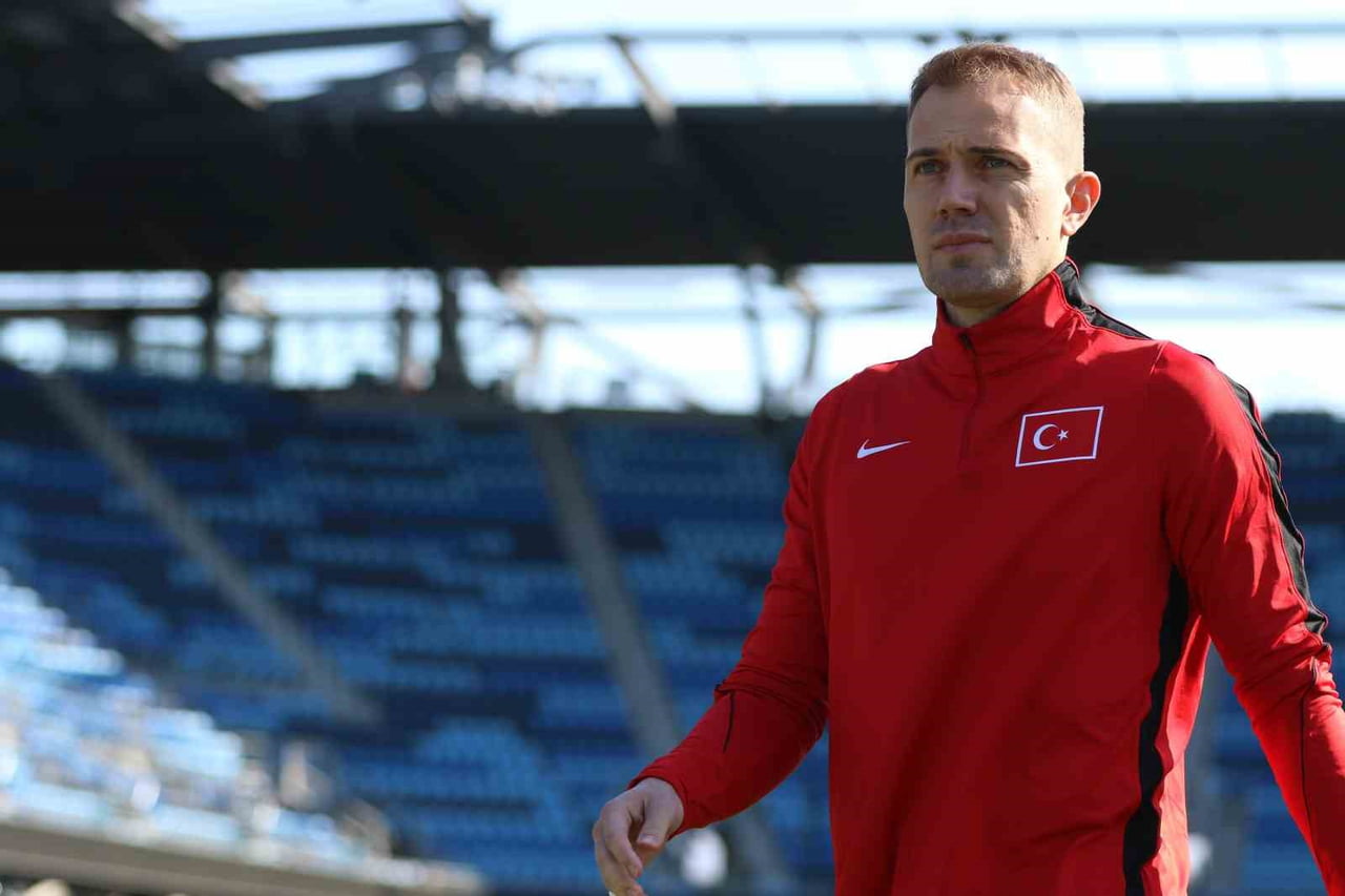 FENERBAHÇE'NİN DENEYİMLİ KALECİSİ MERT GÜNOK, MİLLİ TAKIM KARİYERİNİ NOKTALADIĞINI...