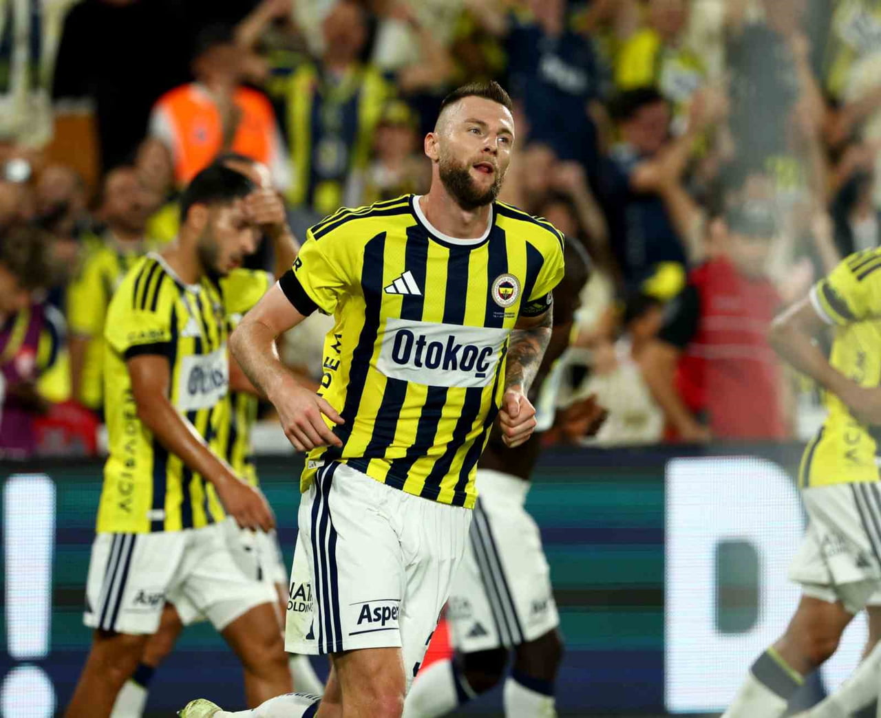 FENERBAHÇE'NİN KAPTANI MİLAN SKRİNİAR, BU SEZON İLK GOLÜNÜ BEŞİKTAŞ DERBİSİNDE...