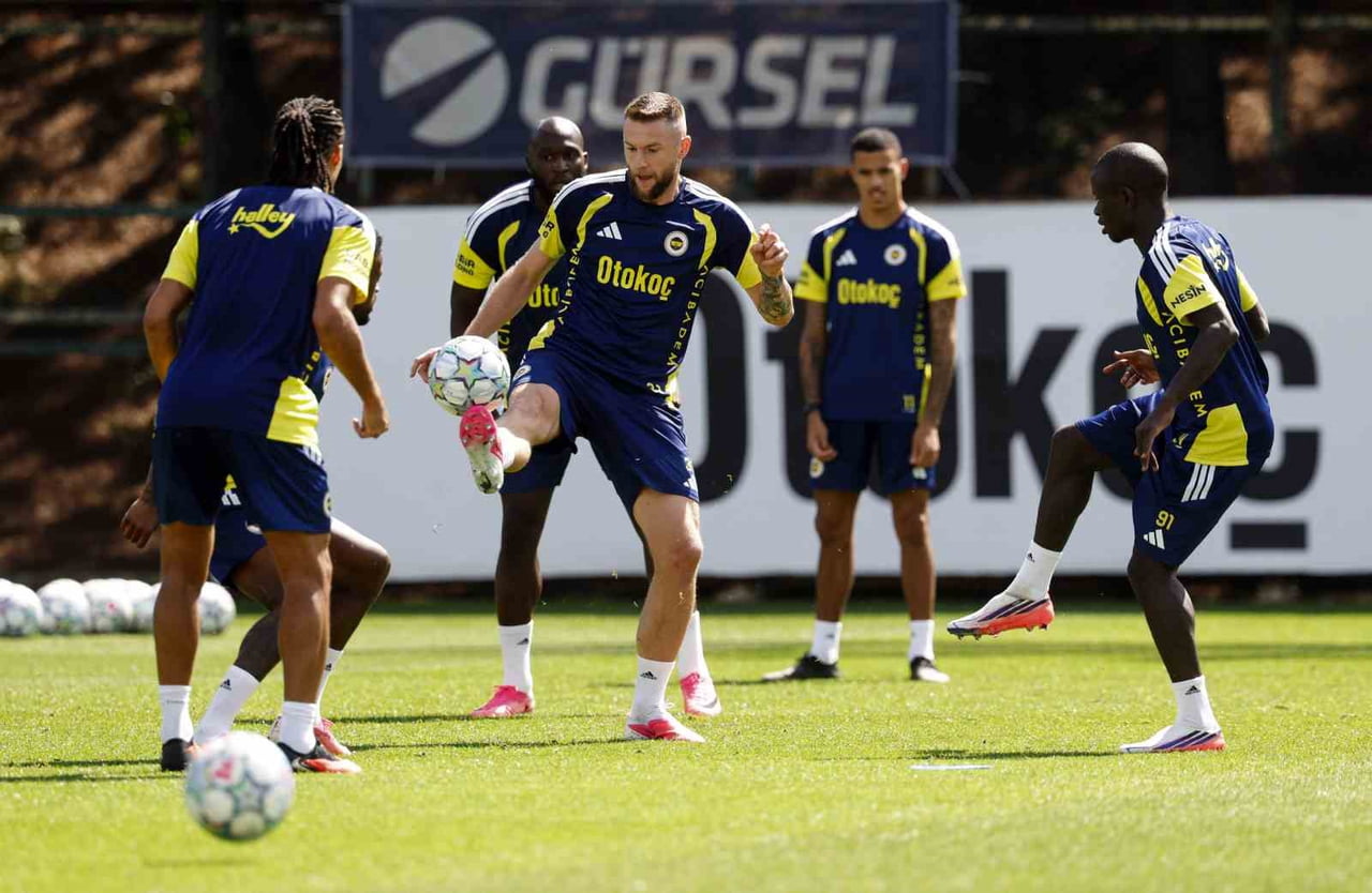 FENERBAHÇE, 10 EYLÜL PERŞEMBE GÜNÜ İTALYA TEMSİLCİSİ ROMA İLE OYNAYACAĞI UEFA ŞAMPİYONLAR LİGİ İLK...