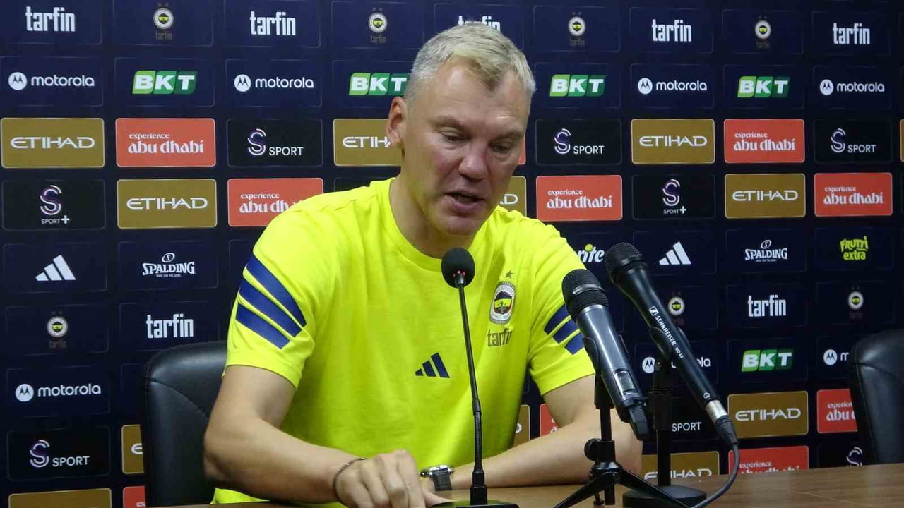FENERBAHÇE BAŞANTRENÖRÜ SARUNAS JASİKEVİCİUS, TAKIMIN BAHÇEŞEHİR KOLEJİ MAĞLUBİYETİNİN ARDINDAN...