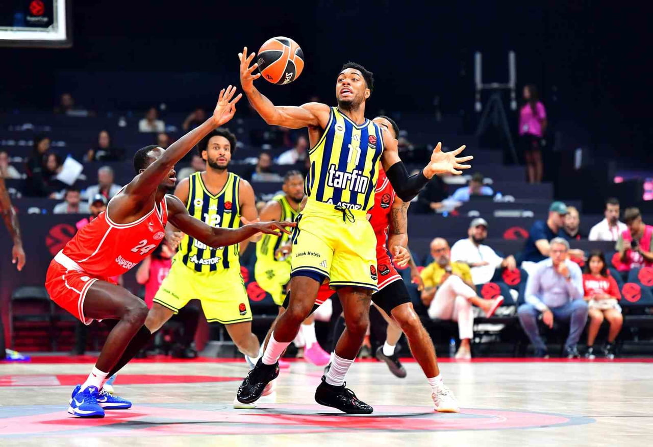 FENERBAHÇE ERKEK BASKETBOL TAKIMI, EUROLEAGUE SÜPER KUPA YARI FİNALİNDE OLYMPİAKOS'A 92-90 MAĞLUP...