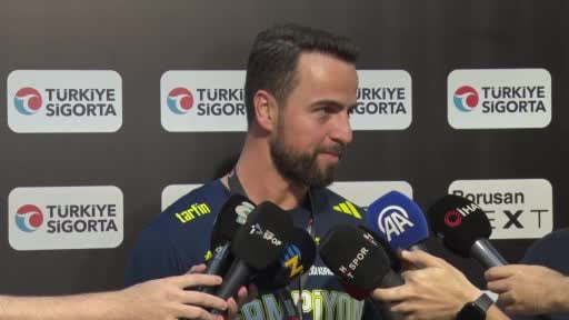 Fenerbahçe Erkek Basketbol Takımı Kaptanı Melih Mahmutoğlu, "Sezona başlarken kupalarla dolu bir...