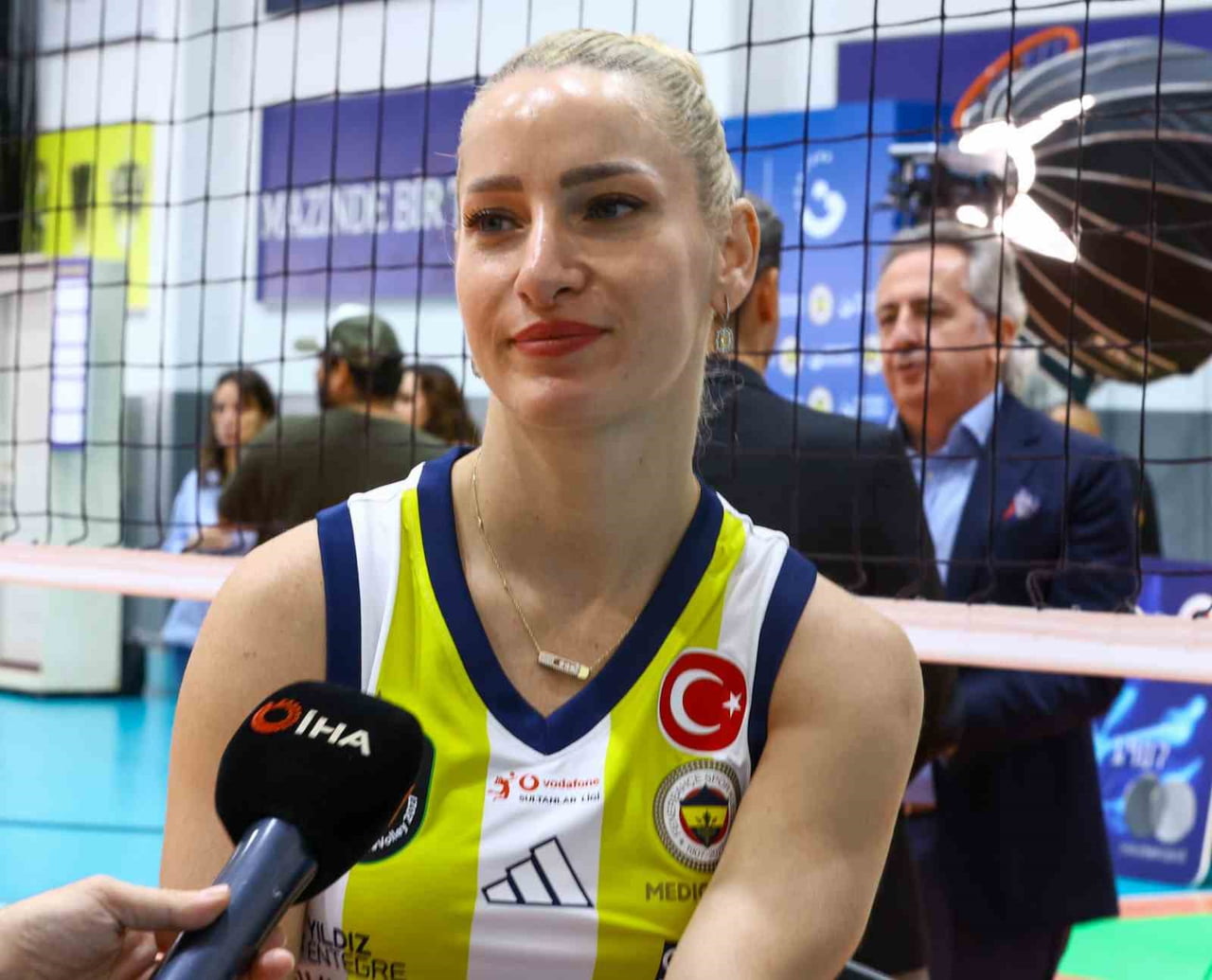 FENERBAHÇE MEDİCANA'NIN BAŞARILI LİBEROSU GİZEM ÖRGE, BU SEZON İYİ BİR KADRO KURULDUĞUNA DİKKAT...
