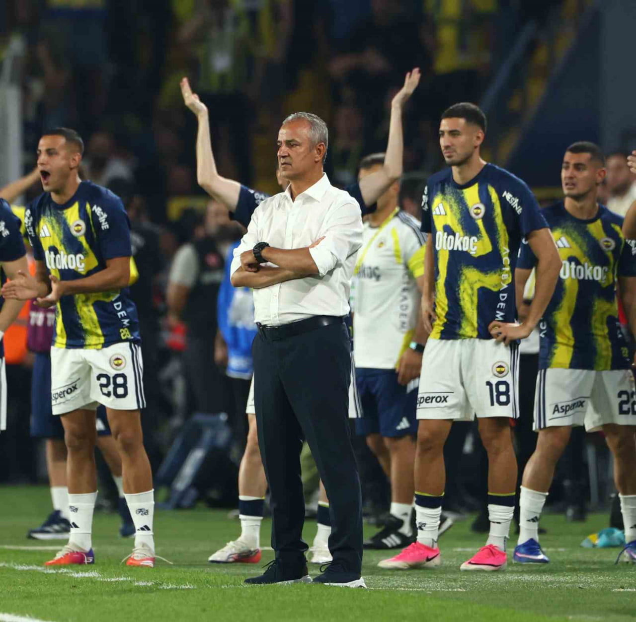 FENERBAHÇE TEKNİK DİREKTÖRÜ İSMAİL KARTAL, LİGDEKİ DERBİLERDE 9 MAÇ SONRA MAĞLUP OLDU.