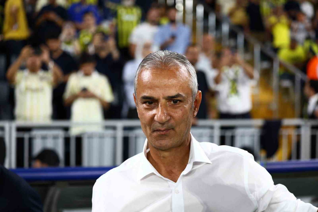 FENERBAHÇE TEKNİK DİREKTÖRÜ İSMAİL KARTAL, ROMA MAÇININ İSTİFA ETTİĞİNİ AÇIKLADI.