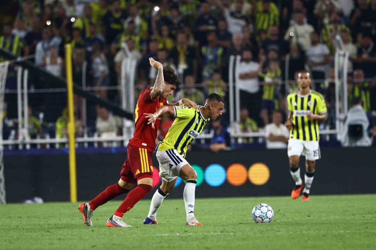 FENERBAHÇE, UEFA ŞAMPİYONLAR LİGİ İLK HAFTA MAÇINDA ROMA İLE BERABERE KALARAK, SEZONA 1 PUANLA...