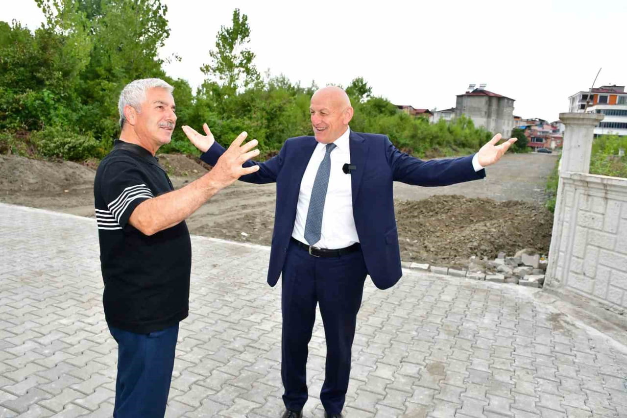 FENK MAHALLESİ’NDEKİ ALTYAPI VE ÜSTYAPI ÇALIŞMALARINI YERİNDE İNCELEYEN TERME BELEDİYE BAŞKANI...