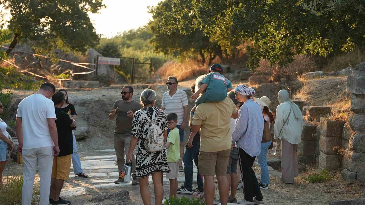 FESTİVALİN SON GÜNÜNDE GELENEKSEL SANATLARIN YAŞATILDIĞI ATÖLYELERDEN TARİHİ MİRASIN UZMANLAR...
