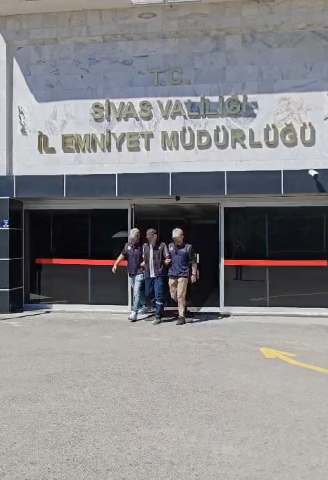 FETÖ/PYD SİLAHLI TERÖR ÖRGÜTÜNE ÜYE OLMA SUÇUNDAN 6 YIL 10 AY 15 GÜN KESİNLEŞMİŞ HAPİS KARARI...
