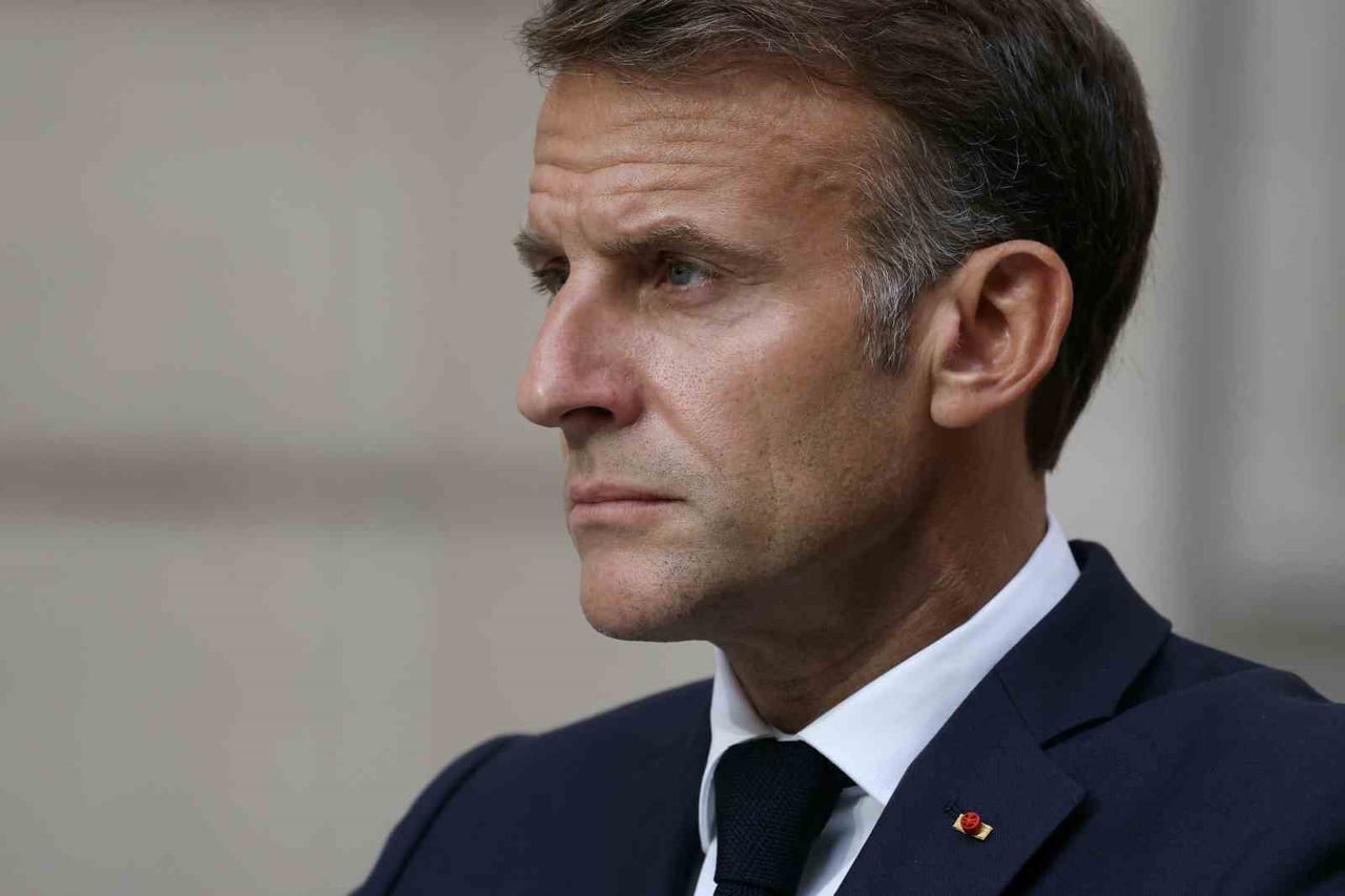 FRANSA CUMHURBAŞKANI EMMANUEL MACRON, HÜRMÜZ BOĞAZI KONUSUNDA HİÇ KİMSEYİ SUÇLAMAK İSTEMEDİĞİNİ VE...