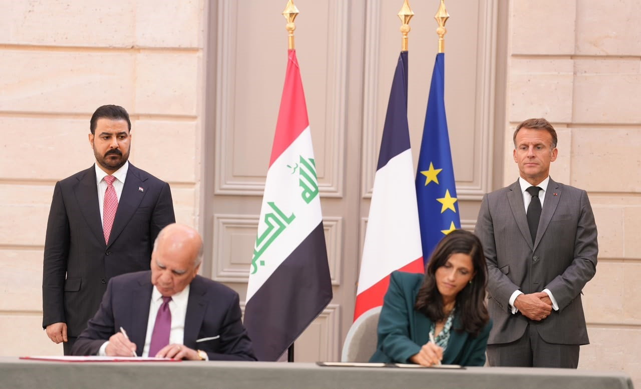 FRANSA CUMHURBAŞKANI EMMANUEL MACRON, IRAK BAŞBAKANI ALİ ZEYDİ İLE BİR ARAYA GELDİ. IRAK İLE...