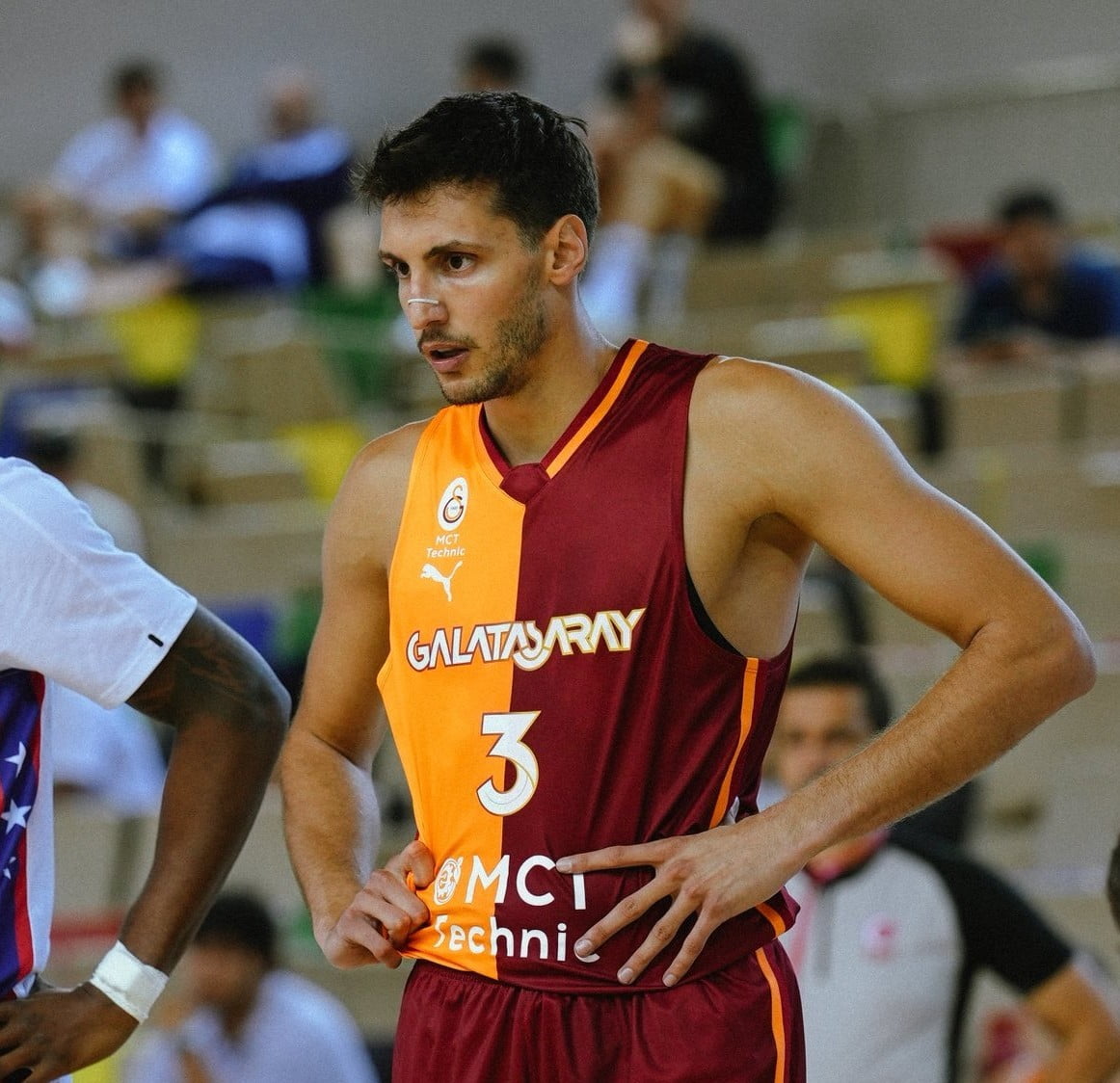 GALATASARAY ERKEK BASKETBOL TAKIMI OYUNCUSU BERKAN DURMAZ, SEZONA HEM TÜRKİYE'DE HEM DE AVRUPA'DA...