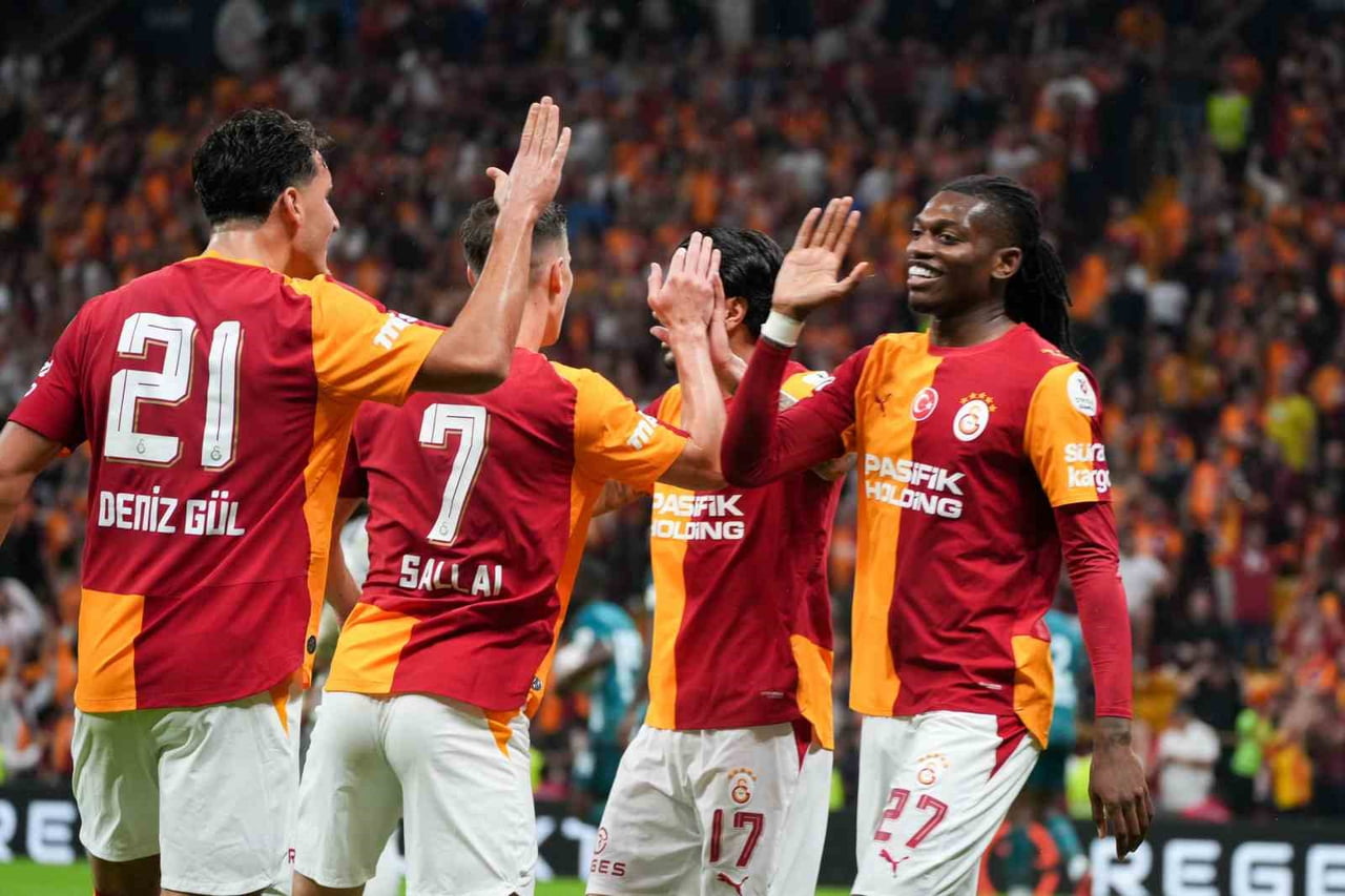GALATASARAY’IN YENİ TRANSFERLERİ RAFAEL LEAO İLE DENİZ GÜL, KOCAELİSPOR MÜSABAKASINDA 11’DE GÖREV...