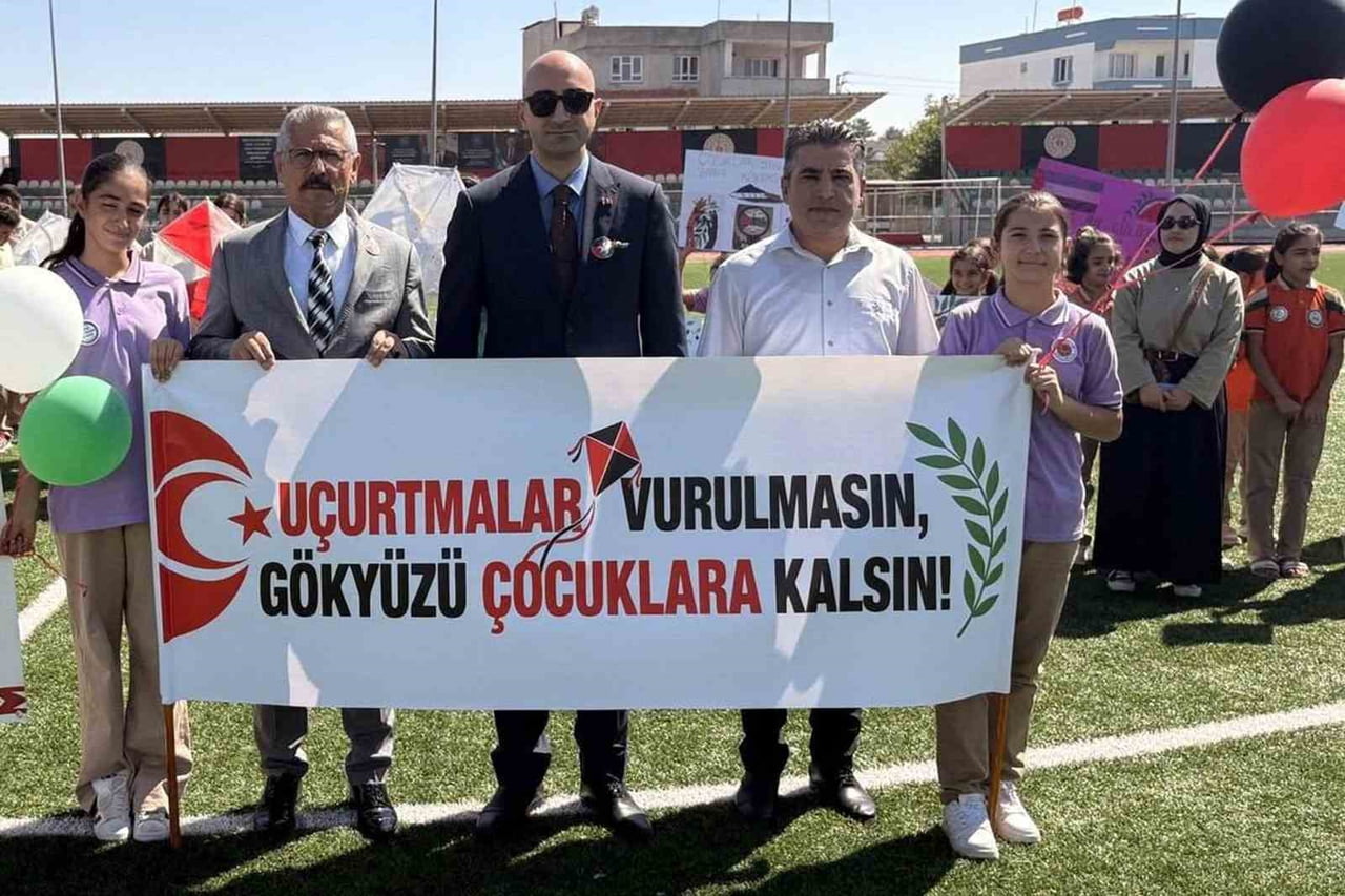 GAZİANTEP'İN ARABAN İLÇESİNDE, İLÇE MİLLİ EĞİTİM MÜDÜRLÜĞÜ TARAFINDAN "UÇURTMALAR VURULMASIN...