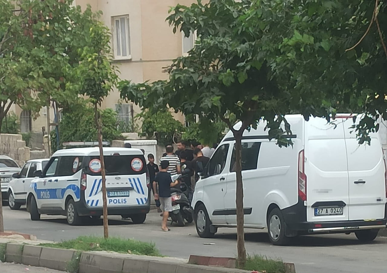 GAZİANTEP'İN NİZİP İLÇESİNDE ANNESİYLE TARTIŞAN ŞAHSIN RASTGELE HAVAYA ATEŞLEDİĞİ SİLAHTAN ÇIKAN...