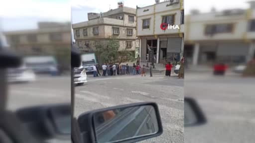 Gaziantep'te freni boşalan kamyon, elektrik direği ve eve çarparak durabildi