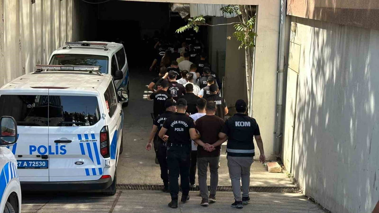 GAZİANTEP'TE ORGANİZE SUÇ ÖRGÜTÜ OPERASYONUNDA 28 ŞÜPHELİ ADLİYEYE SEVK EDİLDİ