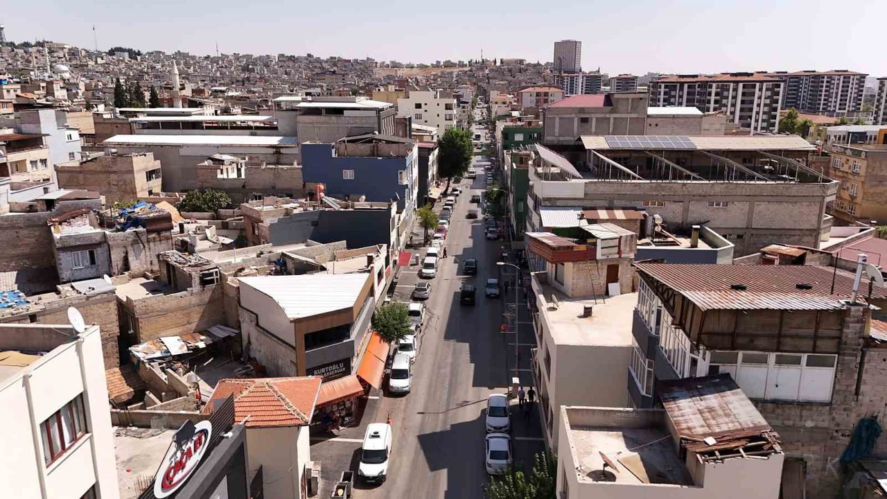 GAZİANTEP BÜYÜKŞEHİR’DEN KENTİN ANA CADDELERİNE ESTETİK DOKUNUŞ