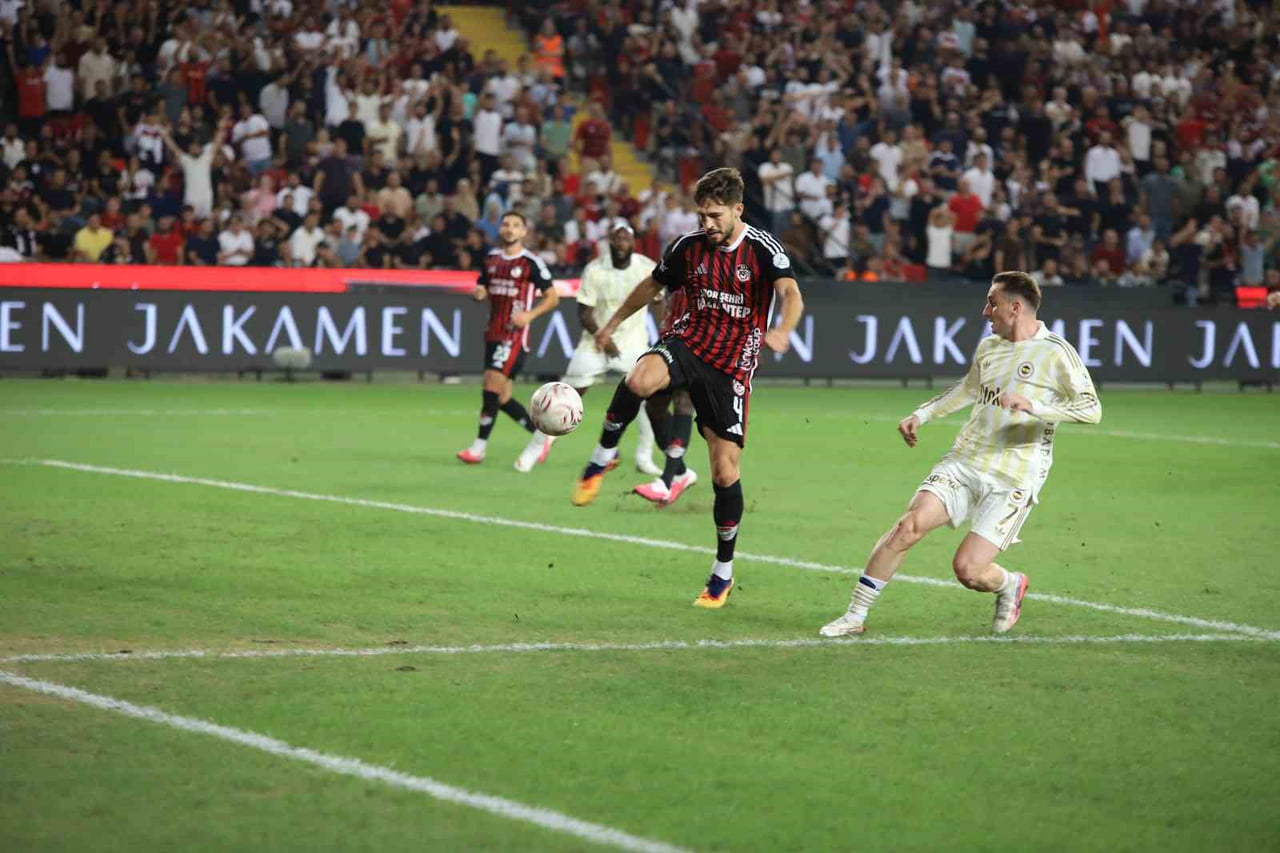 GAZİANTEP FUTBOL KULÜBÜ, TRENDYOL SÜPER LİG'İN 5. HAFTASINDA FENERBAHÇE'Yİ KONUK EDİYOR....