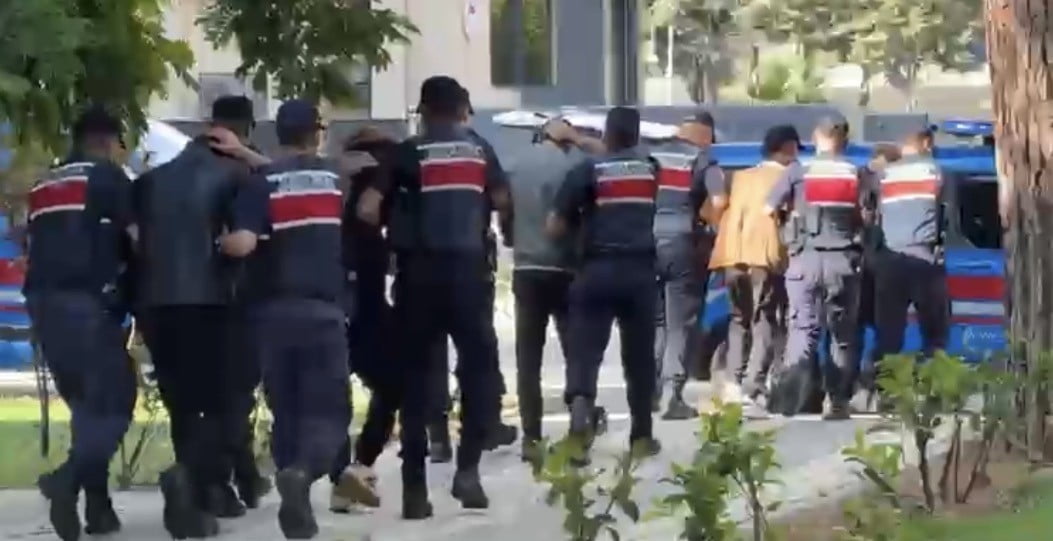 GAZİANTEP MERKEZLİ 3 İLDE DEAŞ SİLAHLI TERÖR ÖRGÜTÜNE YÖNELİK YAPILAN OPERASYONDA 5 ŞÜPHELİ...