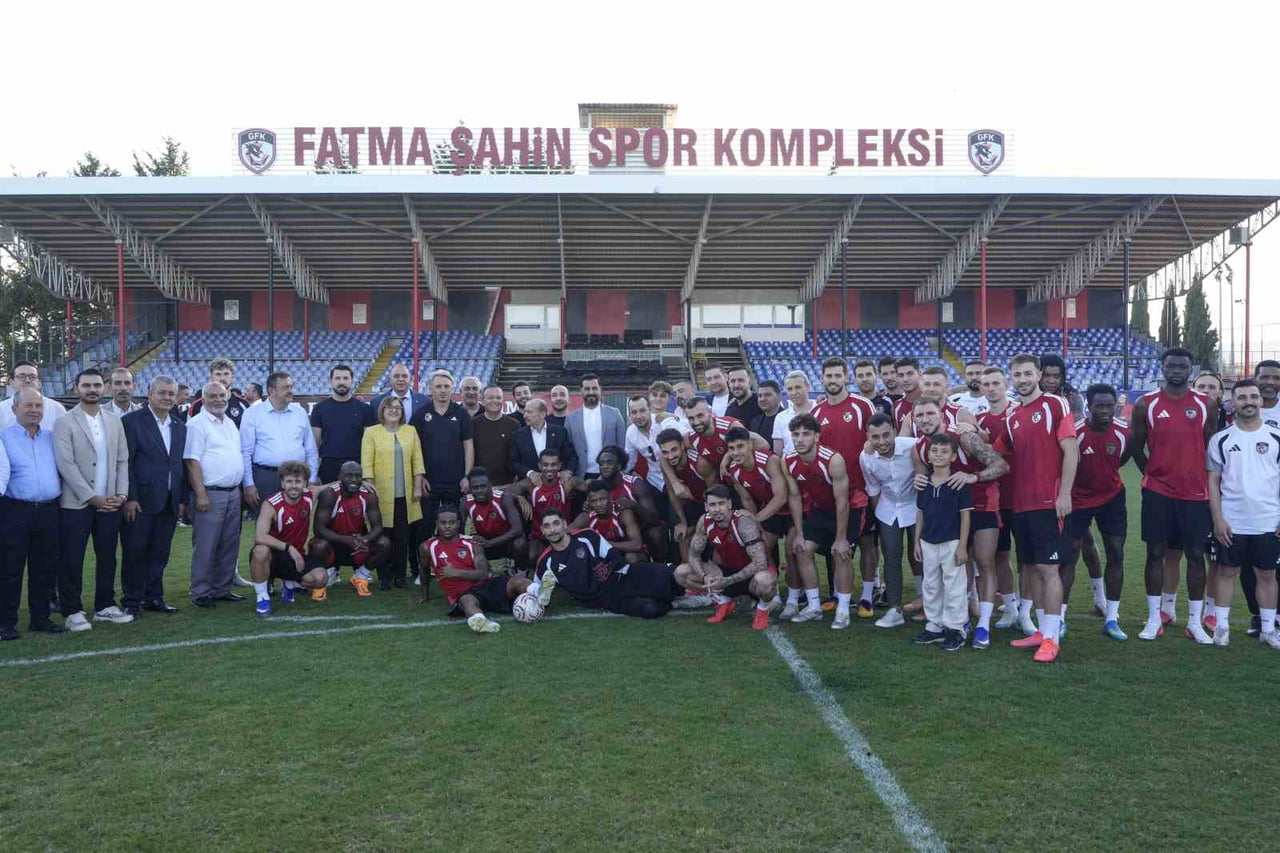 GAZİANTEP VALİSİ KEMAL ÇEBER VE BÜYÜKŞEHİR BELEDİYE BAŞKANI FATMA ŞAHİN, FENERBAHÇE MAÇI...