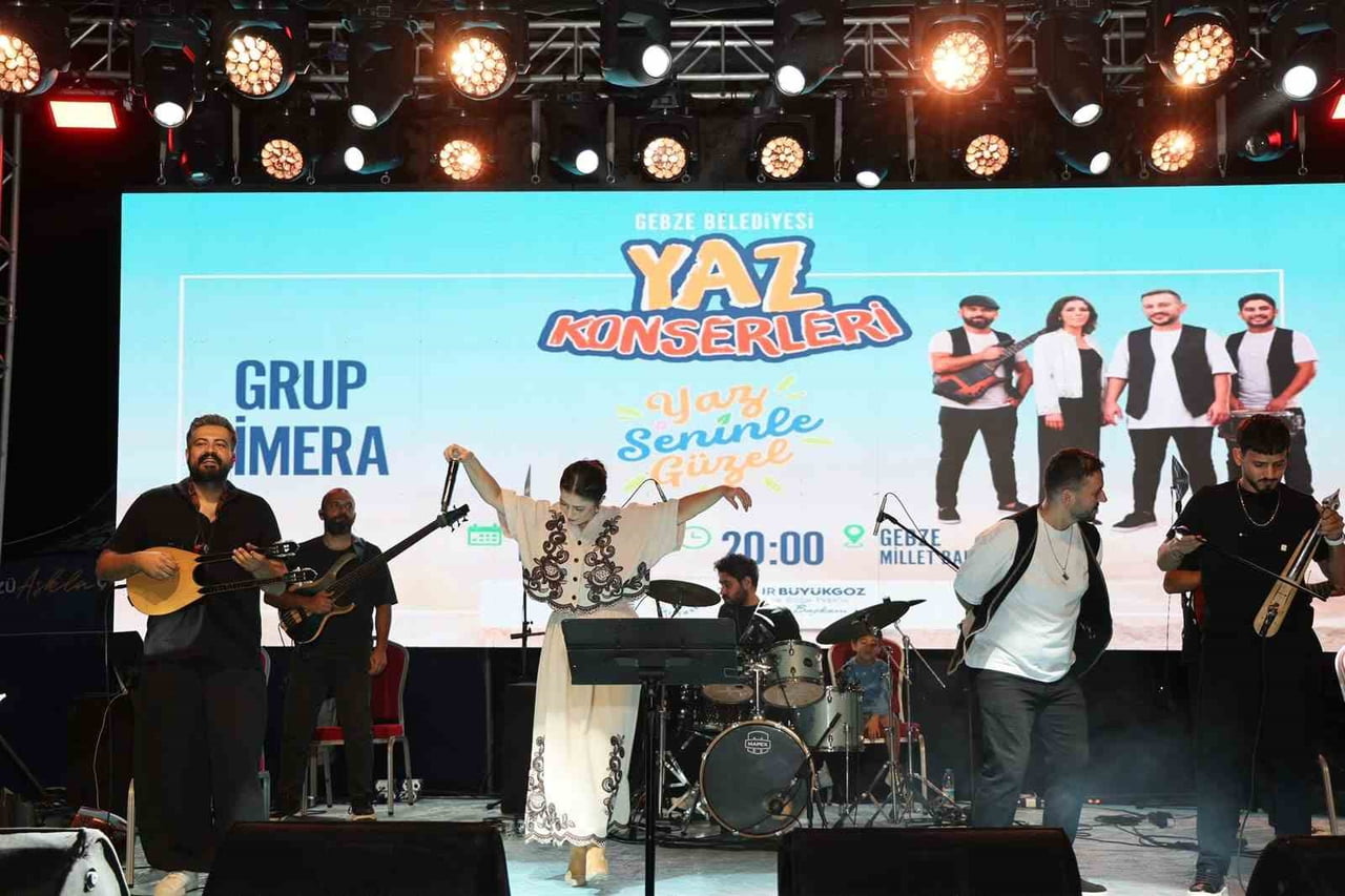 GEBZE'DE YAZ BOYUNCA SÜREN KÜLTÜREL VE SANATSAL ETKİNLİKLERİN FİNALİNDE SAHNE ALAN GRUP İMERA...